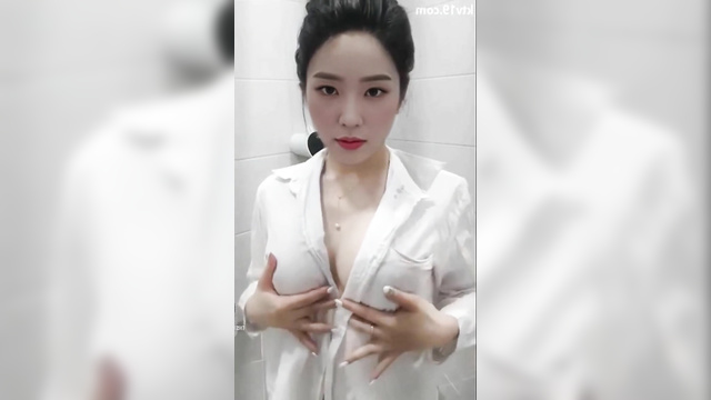 Deepfake Irene 아이린 satisfies herself in bath (Red Velvet 레드벨벳) 딥페이크