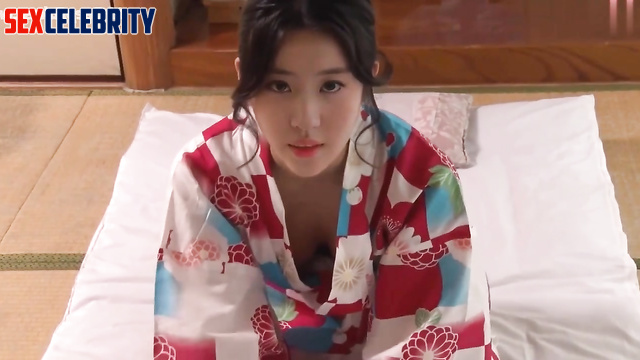 Chinese Liu Yifei (中国人 刘亦菲) put on a kimono, knelt down and begged to be fucked (穿上和服跪下求被操)