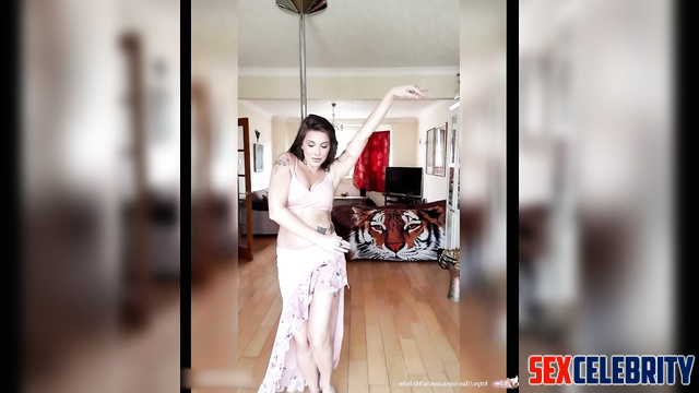 Stunning belly dance by Millie Bobby Brown will satisfy you fake porn [PREMIUM]