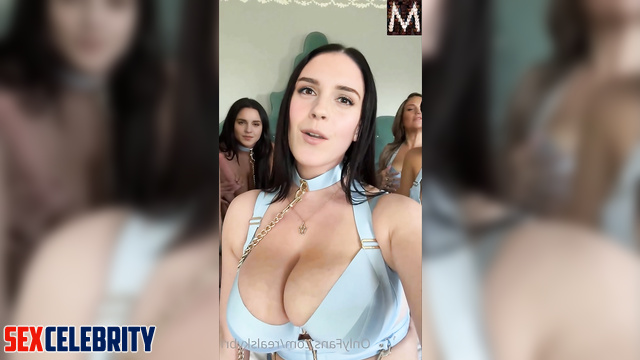 Emma Watson and her girlfriends showed us her fake boobs [PREMIUM]