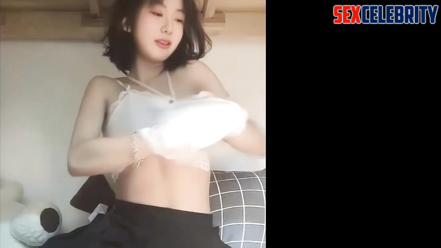 Young slut makes a fingering - deepfake Chaeyeon (이채연 아이즈원) [PREMIUM]