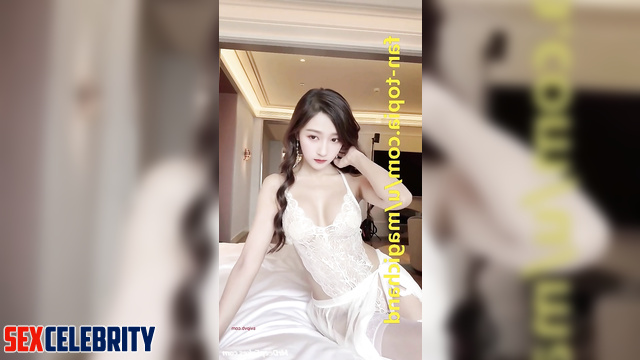 Babe in sexy lingerie posing for camera - Guan Xiaotong (关晓彤 换脸) ai