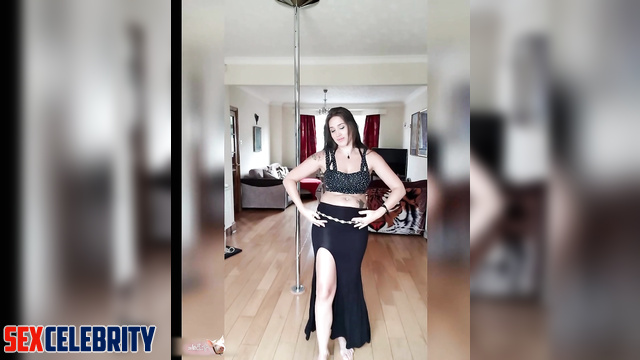 Face swap // Meghan Markle showing sexy body while dancing [PREMIUM]