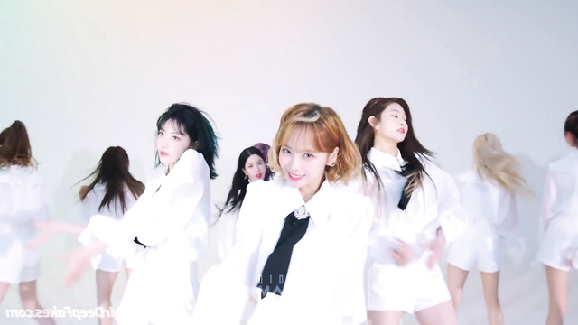 IZ*ONE babes dancing in anticipation of fucking - ai pmv (아이즈원 딥페이크)