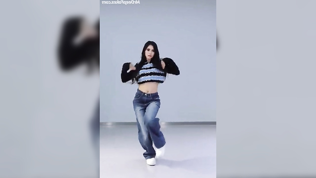 Nina Dobrev dancing hot sexy dance - deepfake video