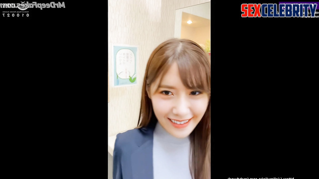 Dissolute brunette Yoona fucks at the office (윤아 섹스 장면)