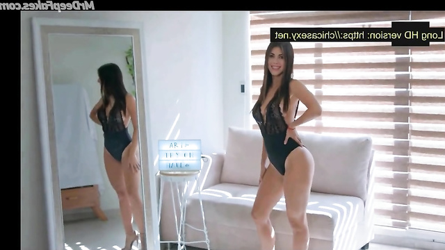 Lizbeth Rodriguez shows off her beautiful lingerie // real fakes