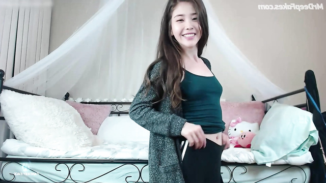 Vibrator is her best friend for today - IU 이지은 딥 러닝 프로그램