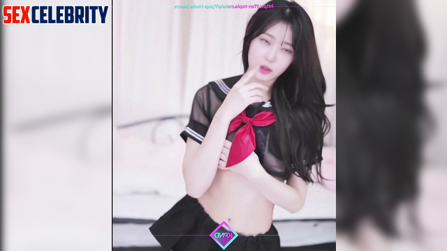 Korean schoolgirl shows off her gorgeous body - Minju (김민주 아이즈원)