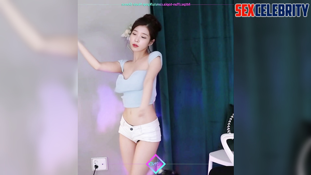 Hot webcam dancing from busty teen IU (이지은 케이팝 아이돌)