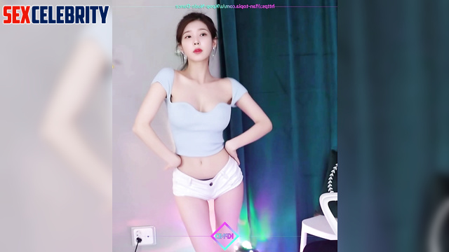 Hot webcam dancing from busty teen IU (이지은 케이팝 아이돌)