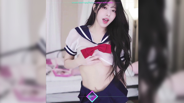 Webcam hot dance with pretty schoolgirl Yuna (신유나 있지) solo real fake