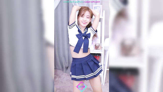 Dancing in schoolgirl costume [안유진 아이즈원] Yujin solo adult video