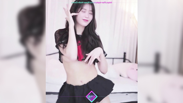 IU (이지은 열정적 섹스) solo adult video - brunette likes erotic dances