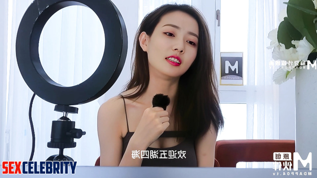 Sexy babe Xu Lu enjoying caresses on tv-show, ai (徐璐 智能換臉)