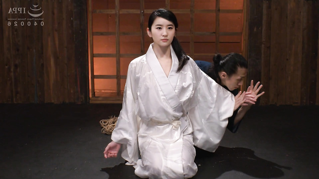 Bad girl gets spanked & dominated - Liu Yifei 刘亦菲 中国人