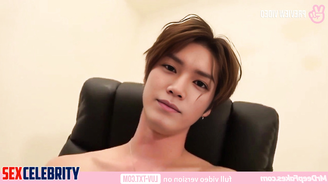 Taeyong took off his panties so he could have his penis jerked off 성인 태용