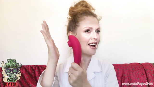 Fake milf Julianne Moore bragging her new cool dildo