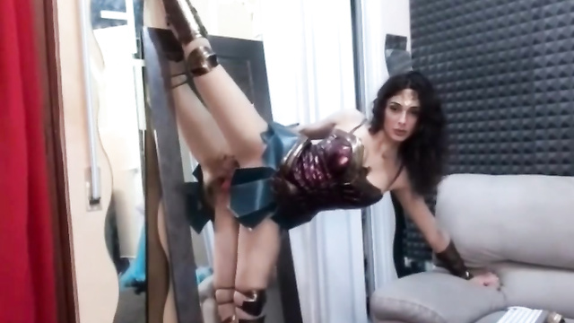 Gal Gadot showed off her gorgeous splits, face swap