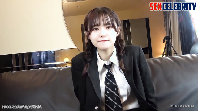 Schoolgirl showed how she masturbates for money, ai Chodan (쵸단 가짜 포르노)