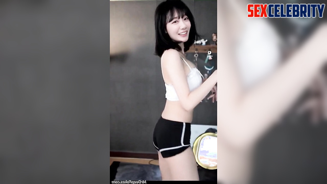 Pretty Wu Yanglin 吳泱潾 充满激情的性爱 dances so funny and cool / real fake