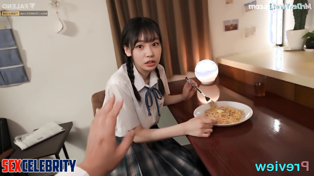 Schoolgirl gave a blowjob after eating noodles / smart face change