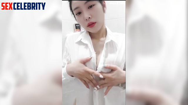 Jennie (제니) washes her stunning naked body / BLACKPINK 블랙핑크 딥 페이크 에로틱