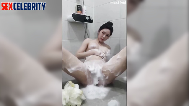 Jennie (제니) washes her stunning naked body / BLACKPINK 블랙핑크 딥 페이크 에로틱