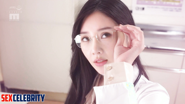 Hot doctor seduced a modest patient / Li Xiaolu (李小璐 假名人色情片) in sex scene