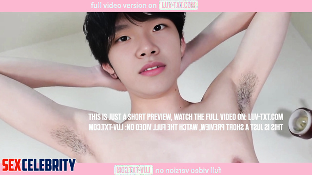 운학 보이넥스트도어 Woonhak from BOYNEXTDOOR is completely naked