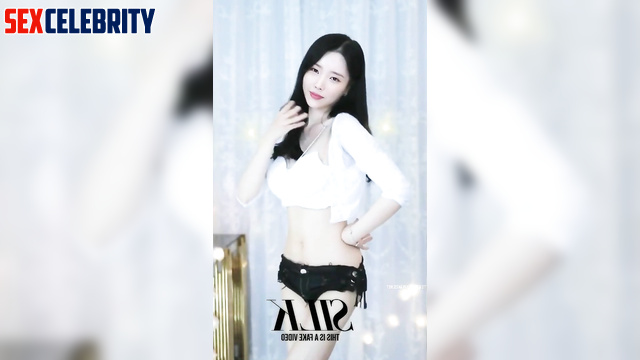 IU 아이유 seductively shakes her hips and sexy ass [deepfake 딥페이크]