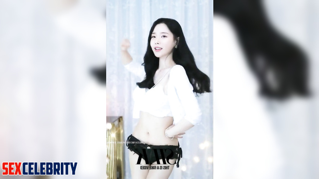 IU 아이유 seductively shakes her hips and sexy ass [deepfake 딥페이크]